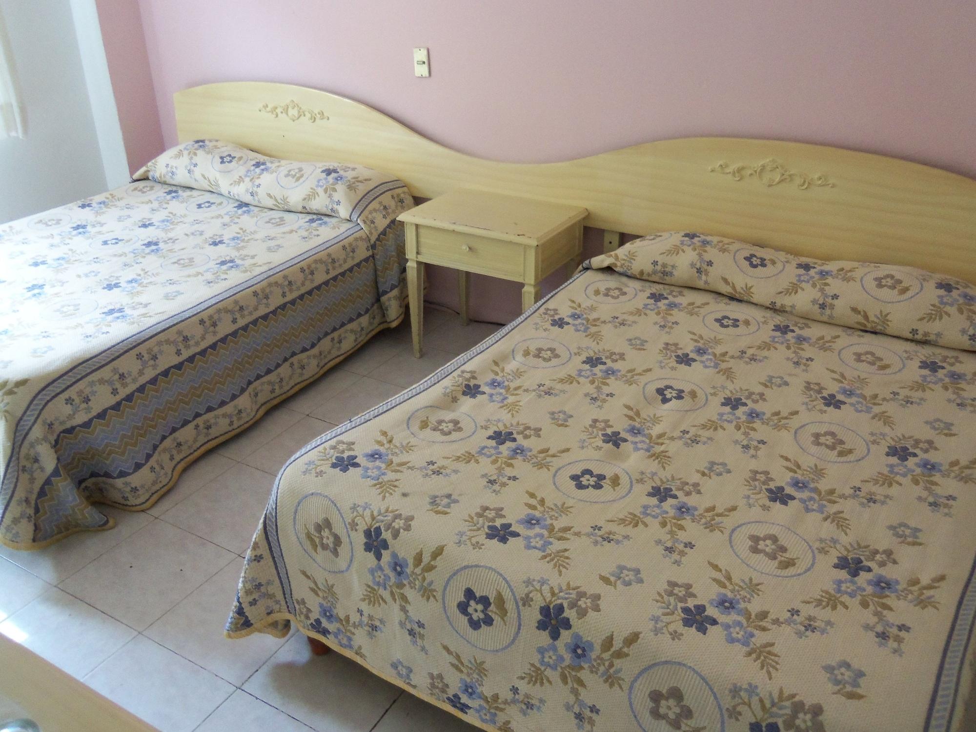Hotel San Carlos Ирапуато Екстериор снимка