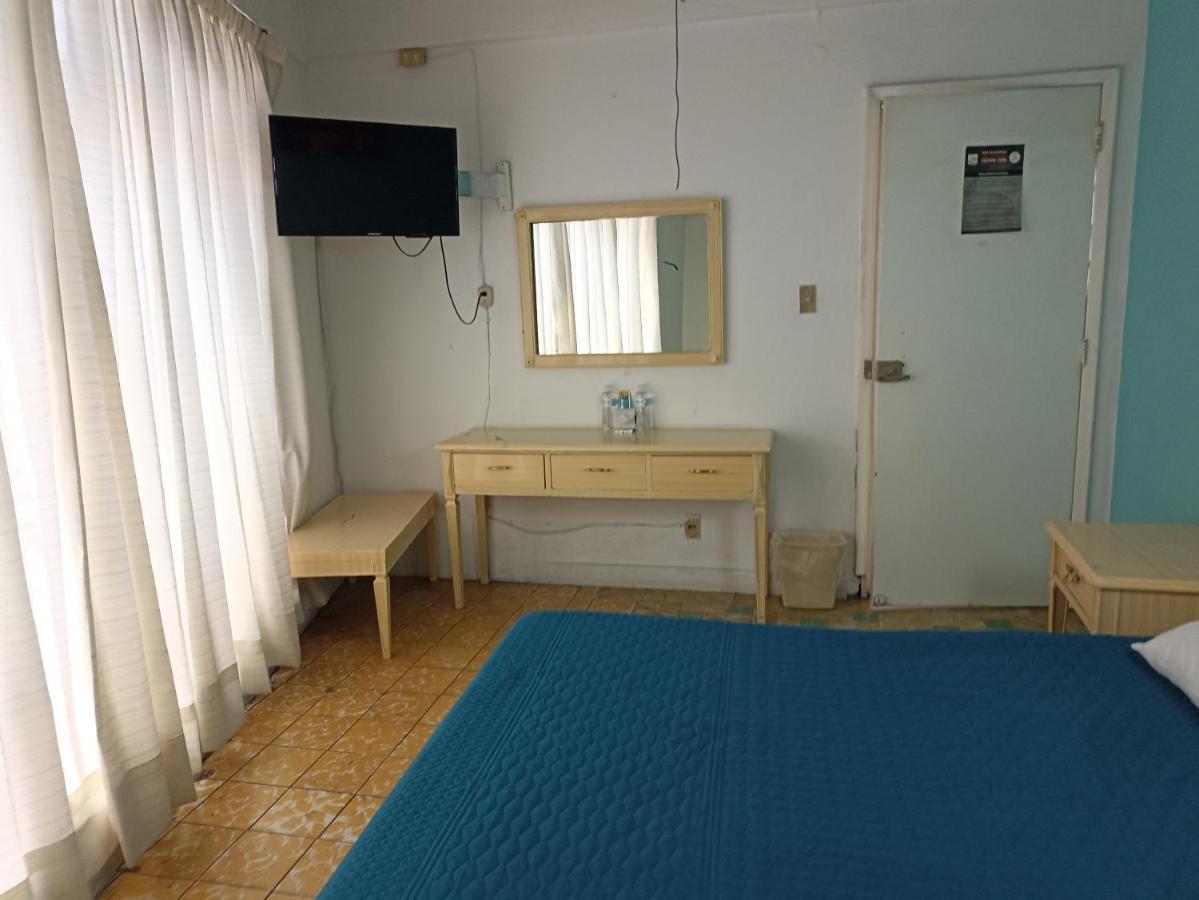 Hotel San Carlos Ирапуато Екстериор снимка